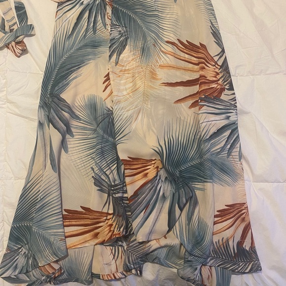 Wrap around flora dress - Picture 2 of 2